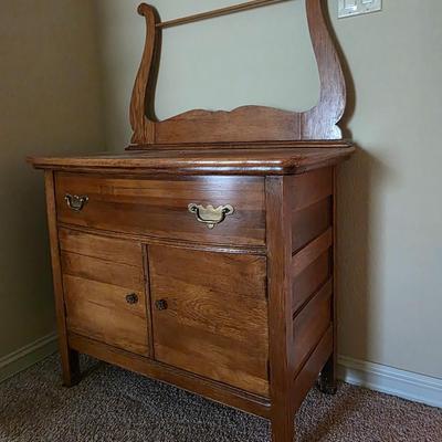 Sale Photo Thumbnail #139: Vintage wash station. Measures: 50"H x 34"W x 20"D