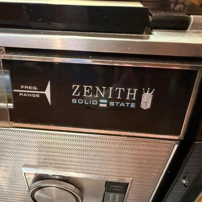 Vintage 1969 Zenith 11 Band Radio - works!