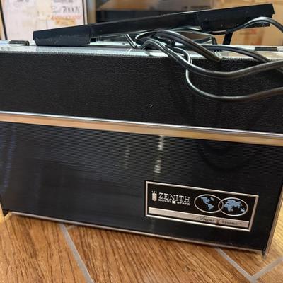 Vintage 1969 Zenith 11 Band Radio - works!