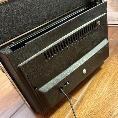 Vintage 1969 Zenith 11 Band Radio - works!