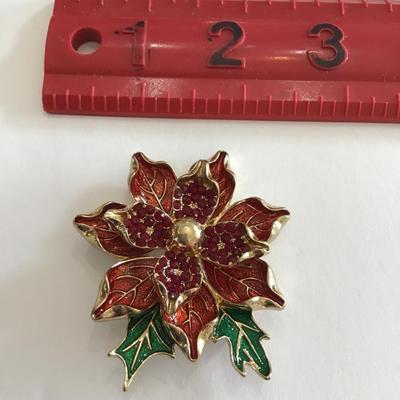 Beautiful vintage, Napier poinsettia Christmas brooch