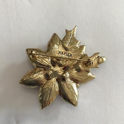 Beautiful vintage, Napier poinsettia Christmas brooch