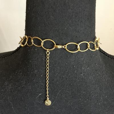 Beautiful gold tone faux pearl very elegant necklace very beautiful