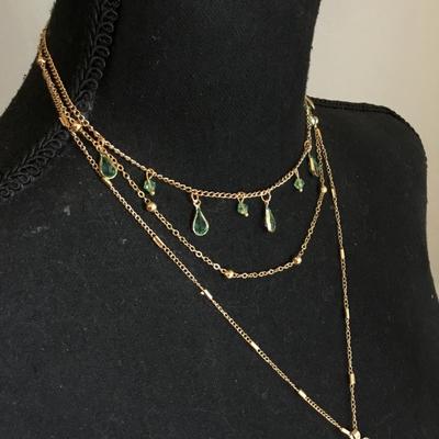 Super cute, gold toned, layered green crystal necklace