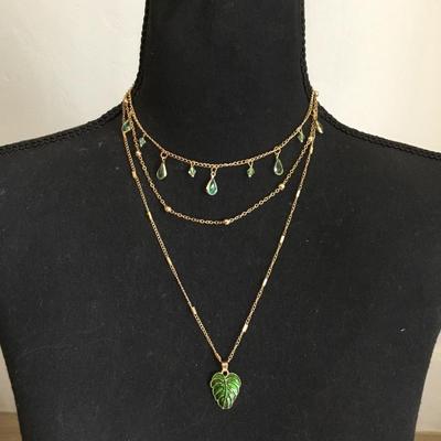 Super cute, gold toned, layered green crystal necklace