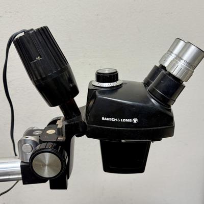 Sale Photo Thumbnail #344: Binocular microscope with built-in light, light control can set light to 3 different brightness levels. Tested, works as expected.
