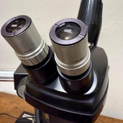 Sale Photo Thumbnail #349: Binocular microscope with built-in light, light control can set light to 3 different brightness levels. Tested, works as expected.