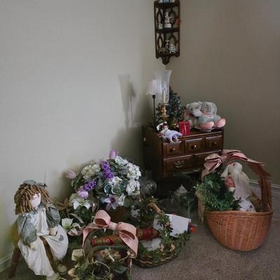 Early American nightstand with miscellaneous decor, florals, baskets and hanging corner wall shelf.