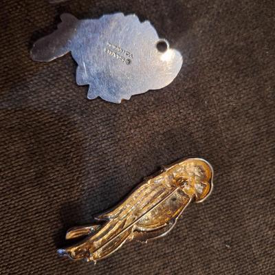 Sale Photo Thumbnail #134: Parrot brooch and charm