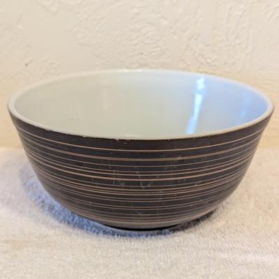 Pyrex #40 Brown mixing bowl see photos