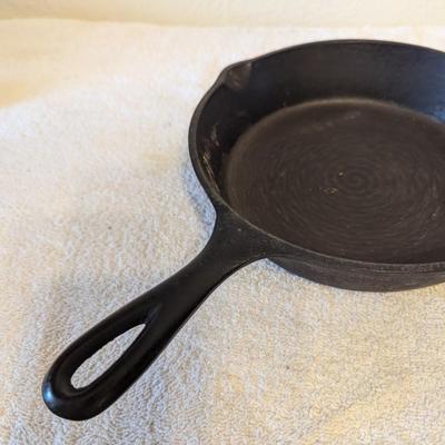 Cast Iron Skillet 8 in