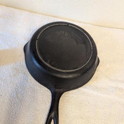 Cast Iron Skillet 8 in