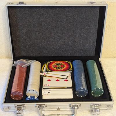 Poker Chips and cards in aluminum case