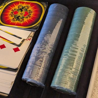 Poker Chips and cards in aluminum case