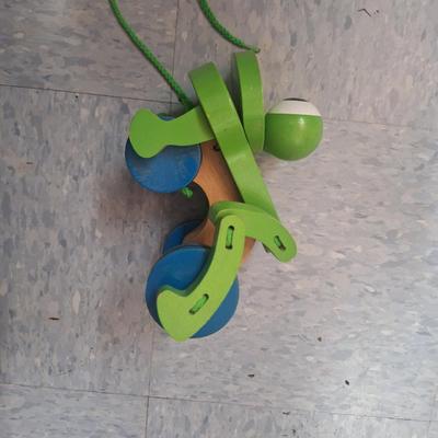 wooden pull frog