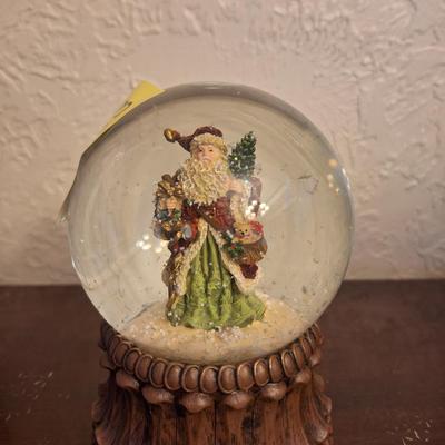 Santa snow globe