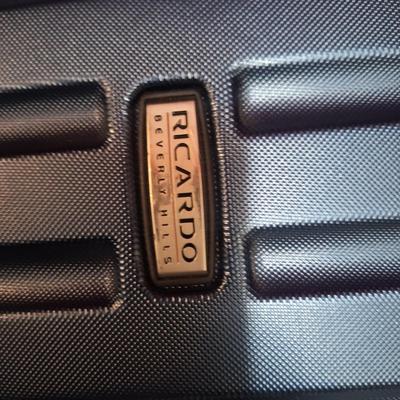 Ricardo rolling suitcase