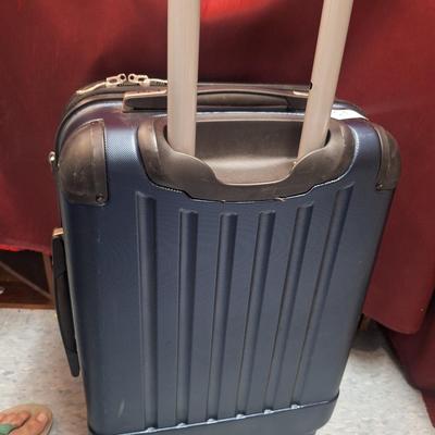 Ricardo rolling suitcase