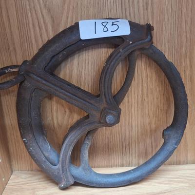 Antinue Cast Iron Well Pulley wheel