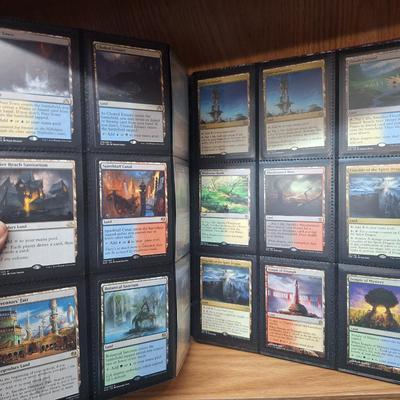 Magic the Gathering- Binder full of cards