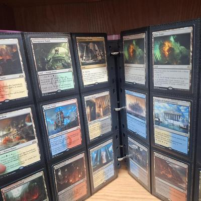 Magic the Gathering- Binder full of cards