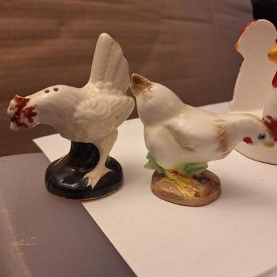 Napkin Holder and Salt and Pepper shakers-chicken