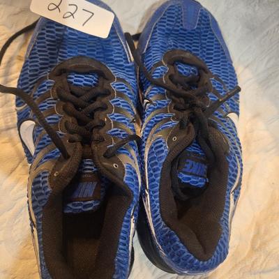 Nike shoes women's 7.5