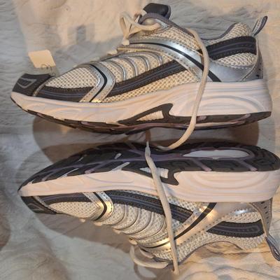 Champion sneakers women's size 9