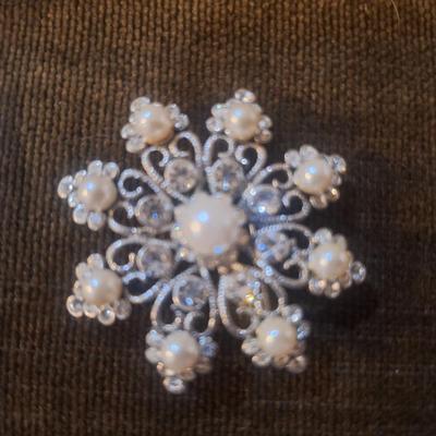 floral brooch- Premier designs
