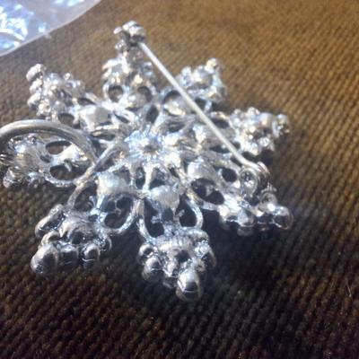 floral brooch- Premier designs
