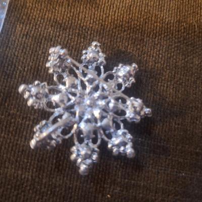 floral brooch- Premier designs