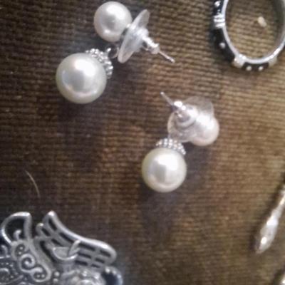 Earrings and toe rings