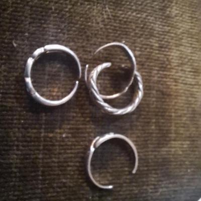 Earrings and toe rings