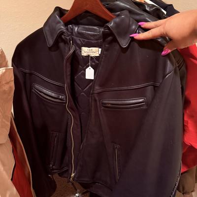 Sale Photo Thumbnail #61: - Clothing rack is not included.

NO CHERRY PICKING or taking ONLY the items you want and leaving the rest! Please arrive with enough time to load. Bring boxes/any tools to assemble /dolly/people to help load/etc.
- Questions? Call Candice at (918)346-228