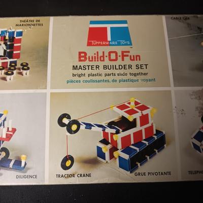 TUPPERWARE TOYS "BUILD-O-FUN MASTER BUILDER SET"