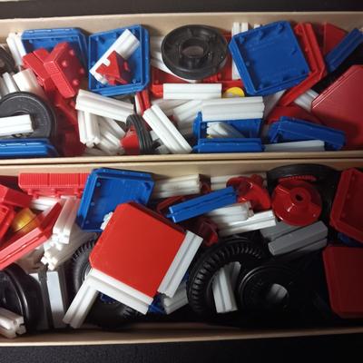 TUPPERWARE TOYS "BUILD-O-FUN MASTER BUILDER SET"