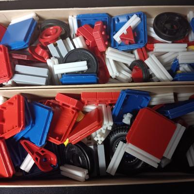 TUPPERWARE TOYS "BUILD-O-FUN MASTER BUILDER SET"