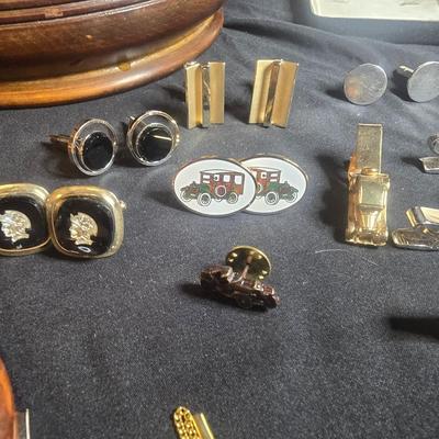 MEN'S VINTAGE JEWELRY, WOODEN NUT CRACKER BOWL AND DEPRESSION GLASS CANDLE HOLDERS