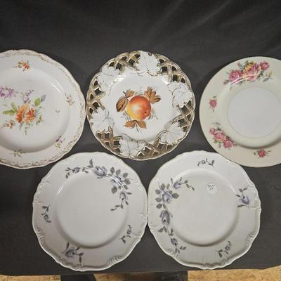 Lot of 5 Decorative Plates