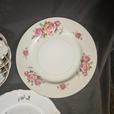 Lot of 5 Decorative Plates