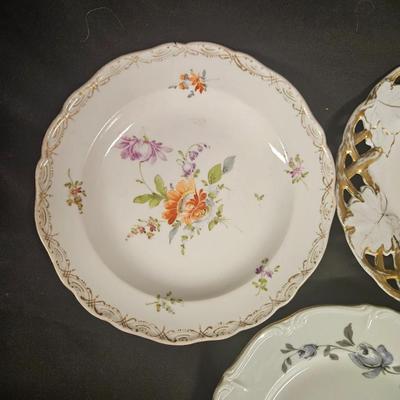 Lot of 5 Decorative Plates