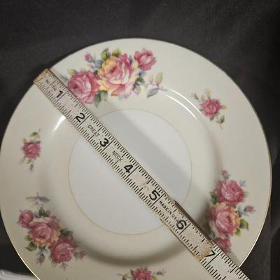 Lot of 5 Decorative Plates