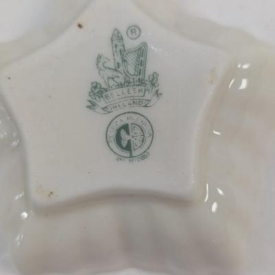 Display Shelf Antique Sewing Kit Ink Well Goldfish Vase Belleek
