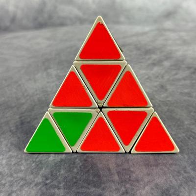 Lot 5: Vintage Pyraminx Puzzle – Pyramid Rubik’s Cube Style Brain Teaser
