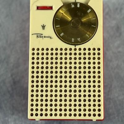 Lot 6: Vintage Rrequency Radio with White & Red Control Boxes – Retro Electronics