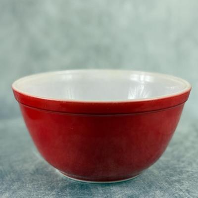 Pyrex Mixing Bowl Set – Classic Kitchen Collectible