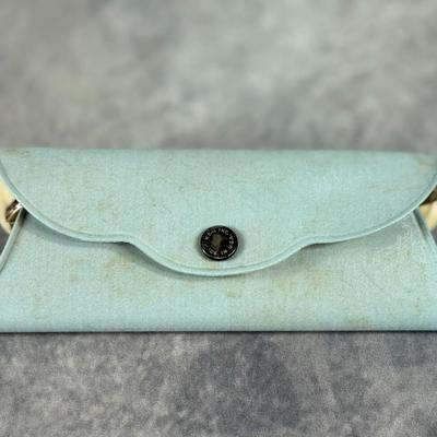 Lot 14: Antique Eyeglasses with Original Case – Vintage Elegance