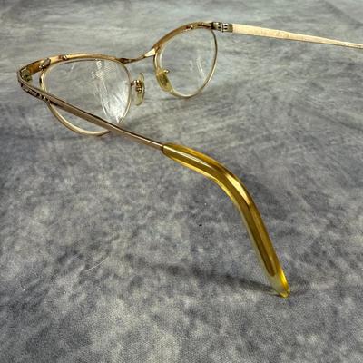 Lot 14: Antique Eyeglasses with Original Case – Vintage Elegance