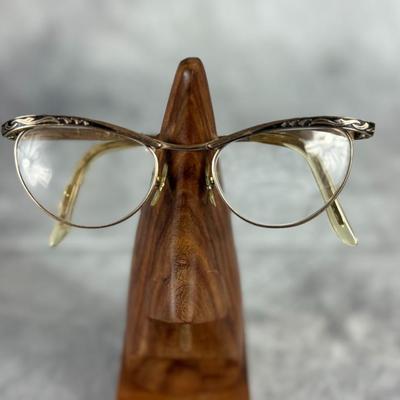 Lot 14: Antique Eyeglasses with Original Case – Vintage Elegance