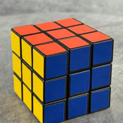 Lot 19: Wonderful Puzzler Rubik’s Cube – Classic 3x3 Twist Puzzle